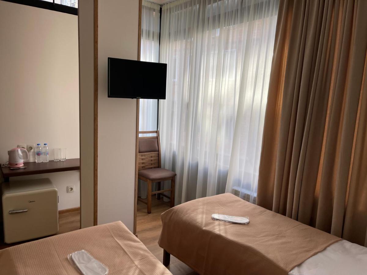 Art Family Hotel Tbilisi Værelse billede